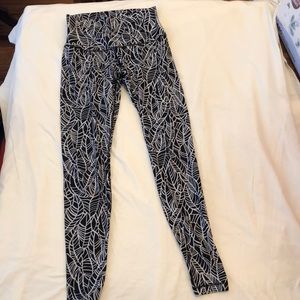 Lululemon black and white leaf print leggings